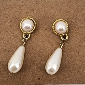 Vintage Gold Tone Faux‎ Pearl Teardrop Dangle Drop Earrings White Classic